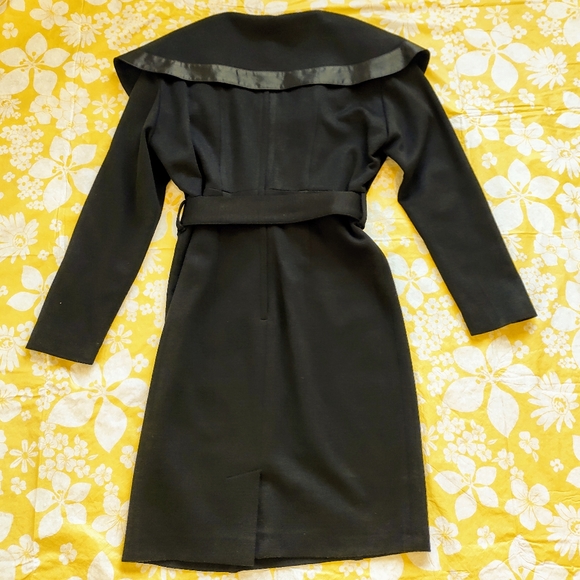 Vintage caplet dramatic cape shoulder Black Statement Dress Lilian Burty - Picture 2 of 10